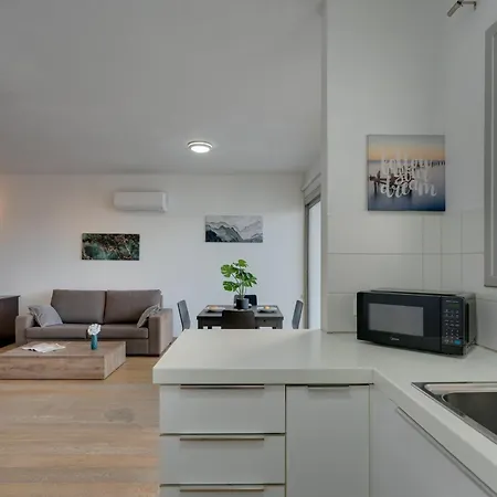 The Lighthouse 1 Bedroom 604 * لارنكا