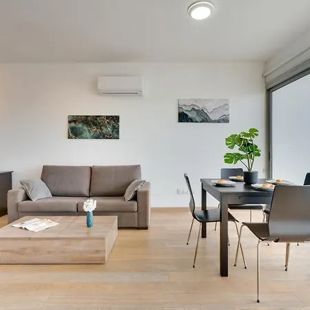 The Lighthouse 1 Bedroom 604 * 拉纳卡