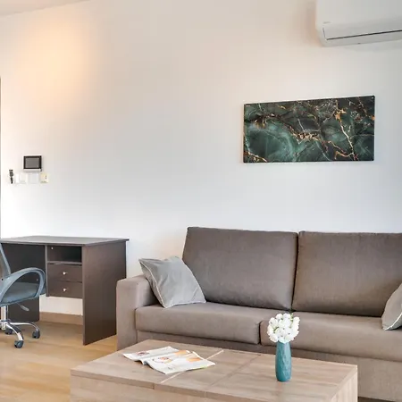 The Lighthouse 1 Bedroom 604 * 拉纳卡