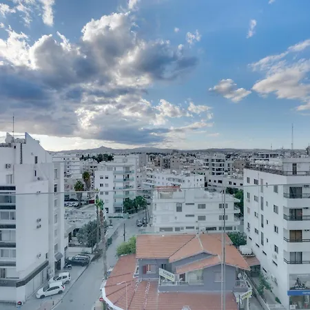 The Lighthouse 1 Bedroom 604 Daire